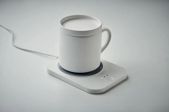 Witte elektrische mokverwarmer met koffiemok